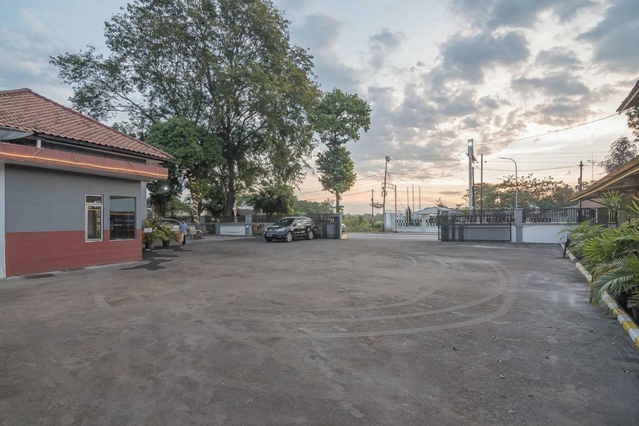 מלון Reddoorz Near Alun Alun סובאנג מראה חיצוני תמונה